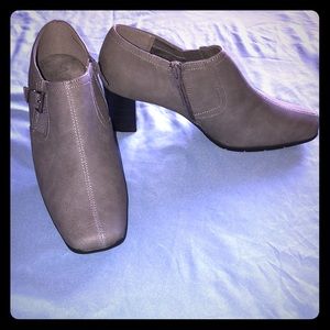 A2 by Aerosoles Gray boots